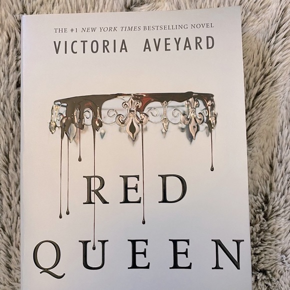 Red Queen by Victoria Aveyard